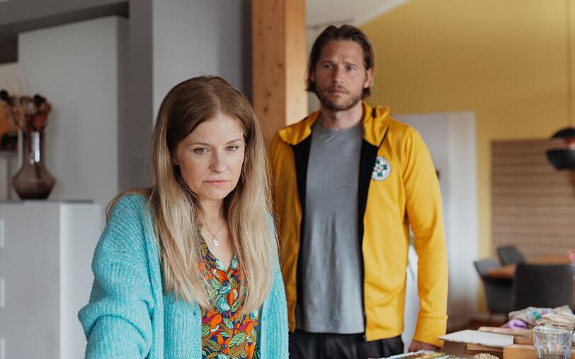 Birte Hanusrichter ist der Gaststar in der Folge "Stimmen der Vergangenheit", mit der "Die Bergretter" (ZDF) in die neue Staffel startet. Als Isabel H&ouml;ller (ger&auml;t sie in Gefahr. Kann Markus Kofler (Sebastian Str&ouml;bel) rechtzeitig helfen?