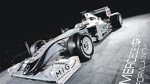 Der Silberpfeil ist Nick Heidfelds Dienstauto &ndash; sollten Schumacher oder Rosberg ausfallen. GES/Augenklick
