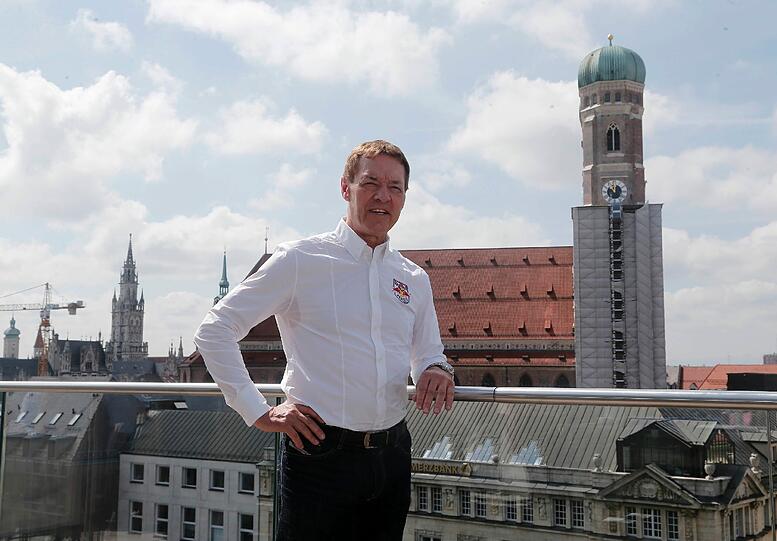 Pierre Pagé, der neue Trainer des EHC Red Bull München bei seiner offiziellen Vorstellung. Er hat mit dem EHC große Pläne.