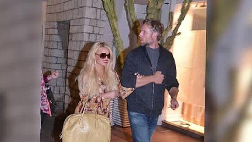 Jessica Simpson und ihr Verlobter Eric Johnson unterwegs auf Capri Jessica Simpson und ihr Verlobter Eric Johnson unterwegs auf Capri