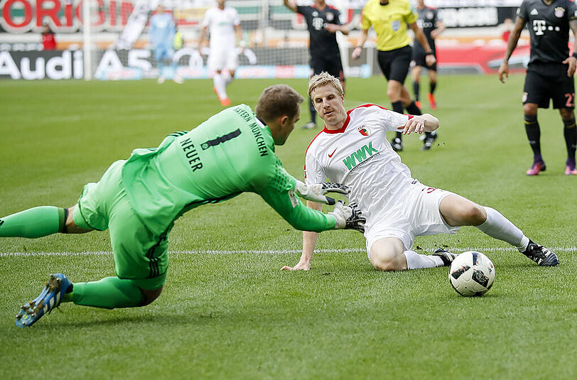 Manuel Neuer: Note 3. Auf der Hut bei Verhaeghs Schuss (5.), ansonsten offizieller FCB-Spielebeobachter. Wenn's zu langweilig wurde, machte er einen Kopfball außerhalb des Strafraums. Bei 1:3 durch Koo (68.) machtlos.