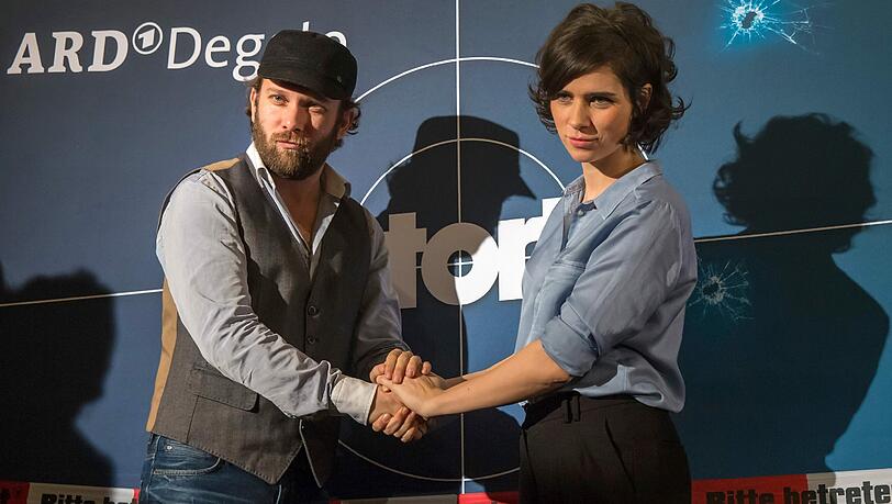 Ermitteln gemeinsam: Die Schauspieler Nora Tschirner als Kira Dorn und Christian Ulment als Lessing. Ermitteln gemeinsam: Die Schauspieler Nora Tschirner als Kira Dorn und Christian Ulment als Lessing.