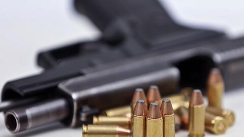 Ein großes Waffenarsenal hat die Polizei bei einem mutmaßlichen Reichsbürger in Neuhausen gefunden. (Symbolbild)