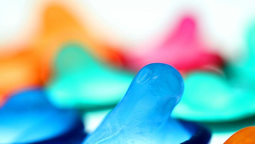 Komdom-Hersteller Ritex spendet auch für Flüchtlinge: Es gibt gleich 80.000 Mal Gummi. Komdom-Hersteller Ritex spendet auch für Flüchtlinge: Es gibt gleich 80.000 Mal Gummi.