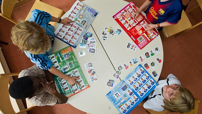 Zum 125. Jubiläum der Fußballabteilung: Löwen bringen Panini-Album raus ...