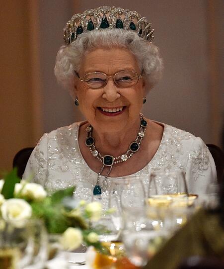 Queen Elizabeth II. wird am 21. April 92 Jahre alt und ist bekannt für ihren bunten Look.