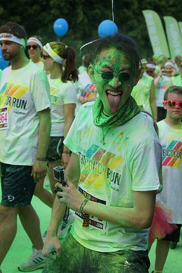Der Color Run soll vor allem dazu animieren, sich zu bewegen. Und das taten die Farbbeutelschmeißer am Sonntag bis zum Umfallen. Die Bilder...