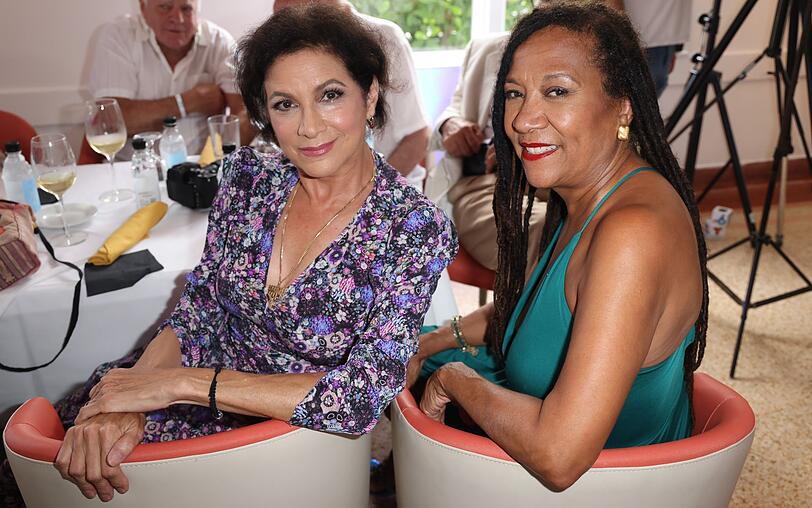 F&uuml;r Olivia Brown (rechts) sollte "Miami Vice" ebenfalls ihr gr&ouml;&szlig;ter Erfolg bleiben. Danach spielte sie nur kleinere Rollen in Serien wie "Superman - Die Abenteuer von Lois & Clark" und "Eine himmlische Familie"