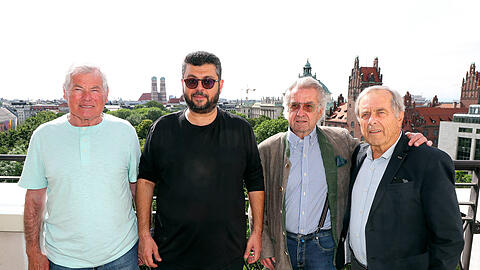 Wollen mit Sechzig wieder hoch: (v.l.): Reich, Investor Ismaik, Patzke und Heiß, hoch oben auf einer Münchner Dachterrasse.
