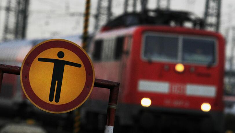 Weil der Mann seinen Hund hinter dem Sicherheitsbereich suchte, musste der Bahnverkehr 20 Minuten lang gesperrt werden. (Symbolbild)