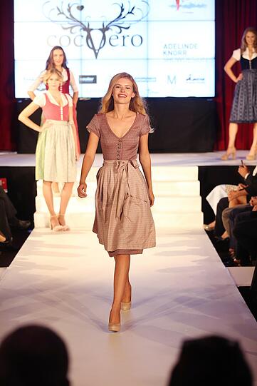 Der AZ-Modelcontest feiert Finale im Silbersaal des Deutschen Theaters. Am Ende war es Jeannie, die die Jury am meisten überzeugt hat. Die 23-Jährige ist die neue Schöne Münchnerin. Die Bilder des Galaabends zum Durchklicken.