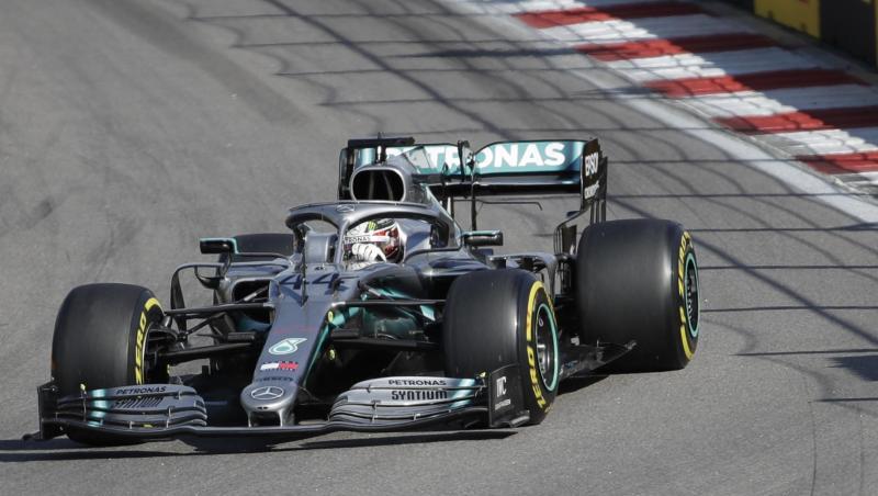 Mercedes-Pilot Lewis Hamilton profitierte von der Safety-Car-Phase. Mercedes-Pilot Lewis Hamilton profitierte von der Safety-Car-Phase.