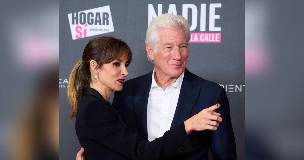 L-ssig-auf-rotem-Teppich-Richard-Gere-und-Alejandra-Silva-in-Madrid