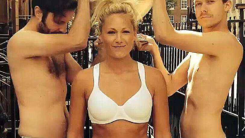 Helene Fischer präsentiert ihren durchtrainierten Bauch Helene Fischer präsentiert ihren durchtrainierten Bauch