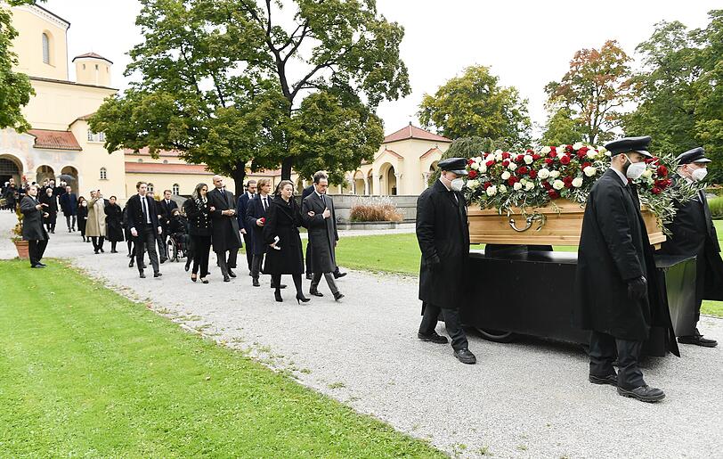 Der Trauerzug endete am Familiengrab
