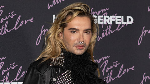 Bill Kaulitz &auml;rgert sich &uuml;ber eine Flughafen-Mitarbeiterin.