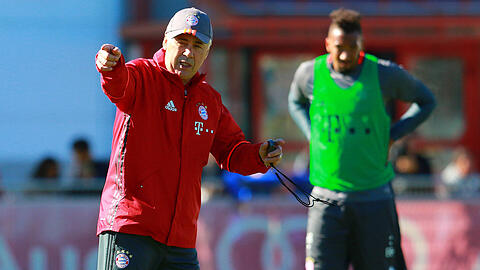 Ein Bild vergangener Tage beim FC Bayern: Carlo Ancelotti (links) und Jérôme Boateng.