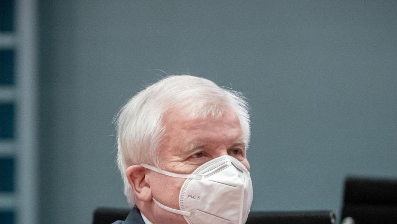 Bundesinnenminister Horst Seehofer verbietet die Neonazi-Gruppe "Wolfsbrigade 44".