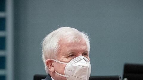 Bundesinnenminister Horst Seehofer verbietet die Neonazi-Gruppe "Wolfsbrigade 44".