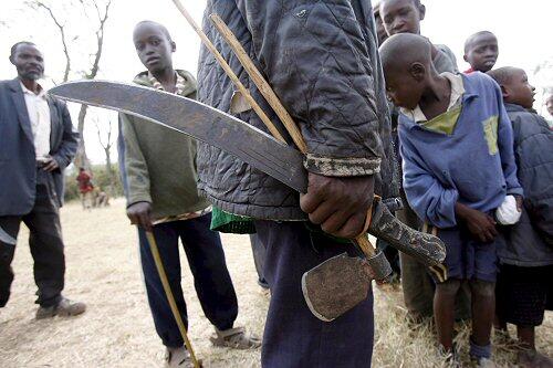 Die Wahl der Waffen in Kenia - Machete und Axt - erinnert an den Völkermord in Ruanda