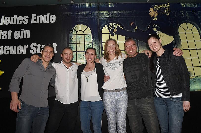 Christine Theiss mit ihren Kickboxkollegen Pietro Vecchio, David Morina, Julia Irmen, Daniel Dörrer und Marie Lang.
