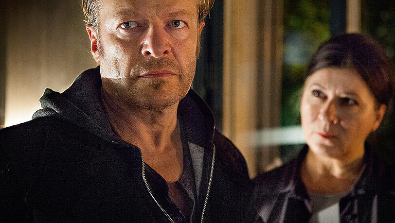 Kommissar Matteo Lüthi (Roland Koch) hofft, dass seine deutsche Kollegin Klara Blum (Eva Mattes) ihm glaubt Kommissar Matteo Lüthi (Roland Koch) hofft, dass seine deutsche Kollegin Klara Blum (Eva Mattes) ihm glaubt