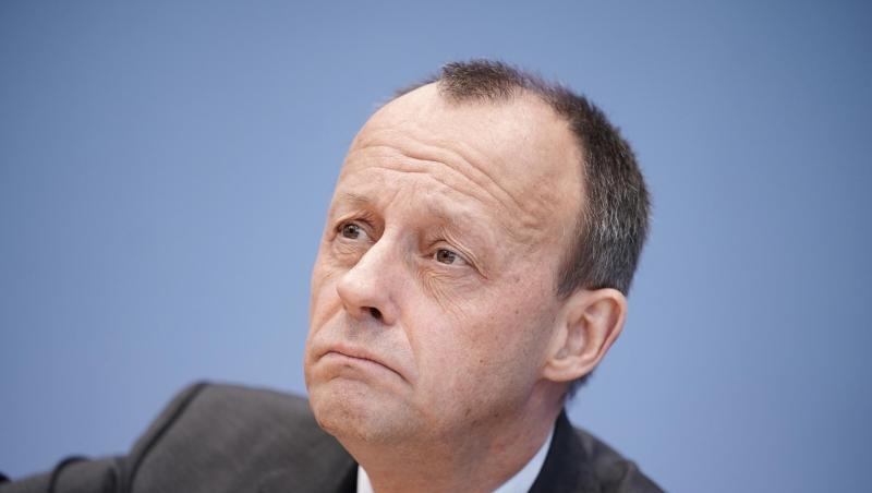 Merz stellte in dem Funke-Interview klar, es habe kein ernsthaftes Angebot für ein Ministeramt im Kabinett von Kanzlerin Angela Merkel (CDU) vorgelegen. Merz stellte in dem Funke-Interview klar, es habe kein ernsthaftes Angebot für ein Ministeramt im Kabinett von Kanzlerin Angela Merkel (CDU) vorgelegen.