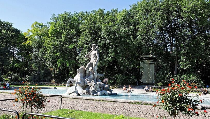 Der Alte Botansiche Garten ist laut Präsidium ein "Szenebrennpunkt". Um die Sicherheit zu erhöhen, soll der Park nun mit Überwachungskameras ausgestattet werden. Der Alte Botansiche Garten ist laut Präsidium ein "Szenebrennpunkt". Um die Sicherheit zu erhöhen, soll der Park nun mit Überwachungskameras ausgestattet werden.