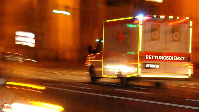 Zwei M&auml;nner im Alter von 34 und 38 Jahren mussten ins Krankenhaus. (Symbolbild)