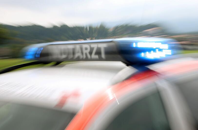 Der stark unterkühlte und alkoholisierte Mann wurde durch den Notarzt in ein Krankenhaus gebracht. (Symbolbild)