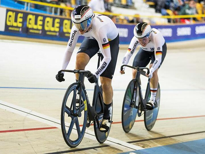 Haben Chancen auf eine Medaille: Die deutschen Teamsprinterinnen um Emma Hinze (r).