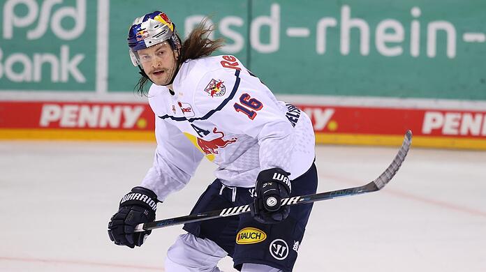 Seit 2016 spielt er schon beim EHC Red Bull München - und es geht weiter! Verteidiger und Identifikationsfigur Konrad Abeltshauser bleibt dem Verein treu.