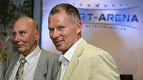 Weltmeister unter sich: Stefan Reuter, Champion 1990, mit Horst Eckel, Mitglied der 54er-Mannschaft.
