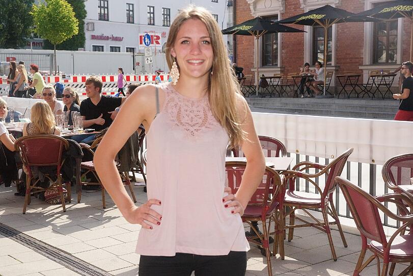 Und zum Schluss: Vera. Sie vermissen fesche Burschen? Die folgen demnächst.