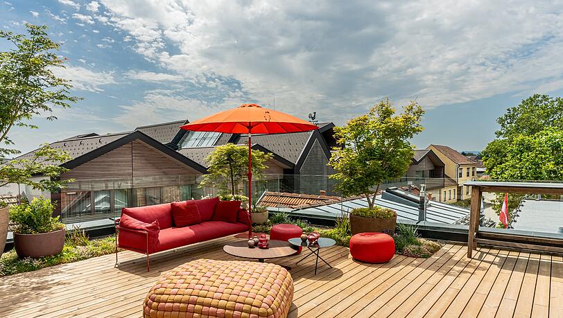 Die Dachterrasse im Mörwald Gutshof Hotel, das mitten in einer Weinlandschaft liegt. Die Dachterrasse im Mörwald Gutshof Hotel, das mitten in einer Weinlandschaft liegt.