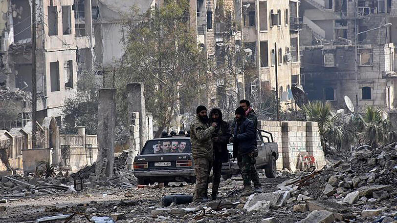 Das deutsche Entwicklungsministerium finanziert rund 30 Monate lang die Arbeit von 1000 syrischen Ärzten, Krankenpflegern und Traumapsychologen. Außerdem sollen rund 200 Helfer in Trauma-Bewältigung weitergebildet werden.