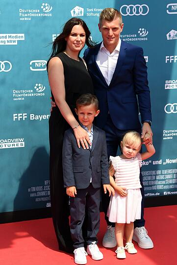 Toni Kroos mit Frau Jessica und den Kindern Leon und Amelie