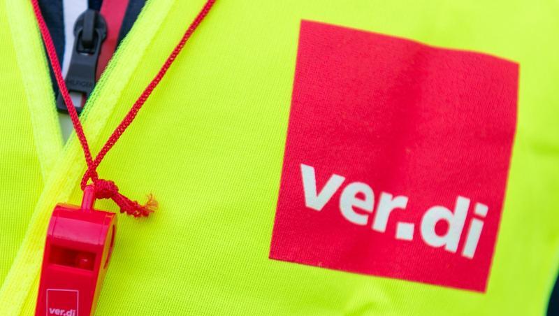 Das Logo von Verdi ist auf einer Weste zu sehen. Foto: Christophe Gateau/Archivbild Das Logo von Verdi ist auf einer Weste zu sehen. Foto: Christophe Gateau/Archivbild