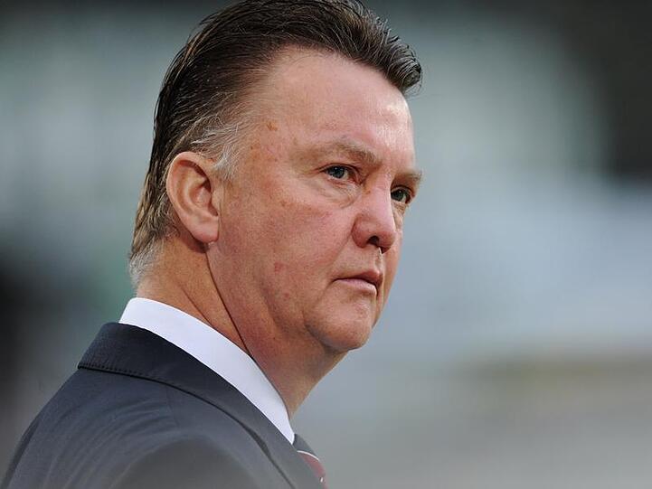 Louis van Gaal sieht die Situation beim FC Bayern als nicht so bedrohlich an wie Vorstandschef Karl-Heinz Rummenigge.