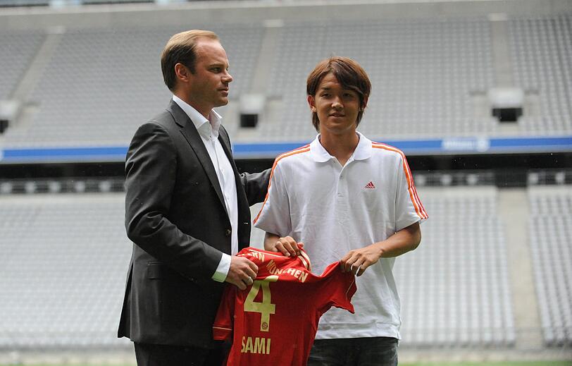 Usami wird offiziell in der Allianz Arena vorgestellt. Die Bilder