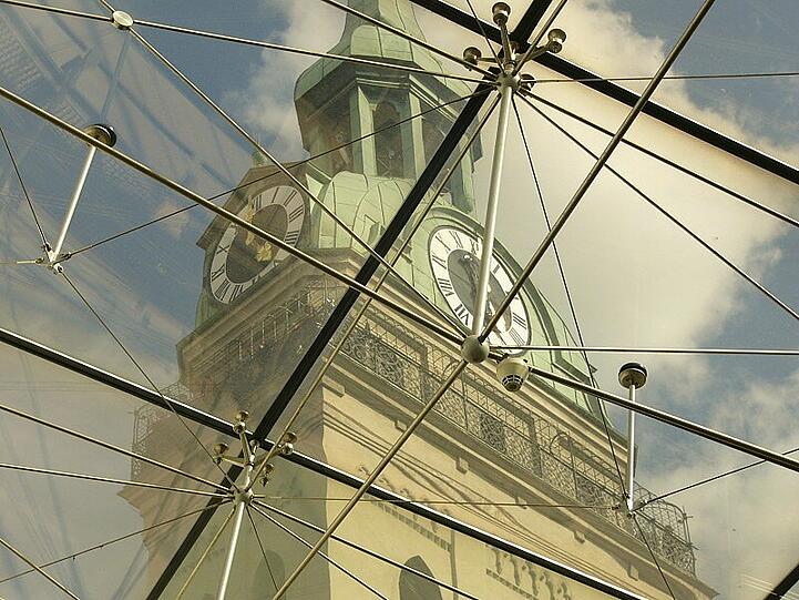 Sieht schon etwas anders aus: Ein Blick durch's Fenster beim Alten Peter.