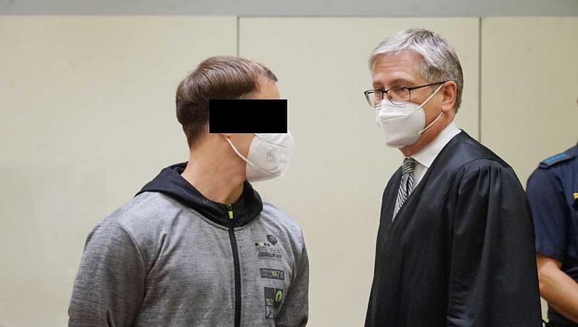Angeklagter und Anwalt.