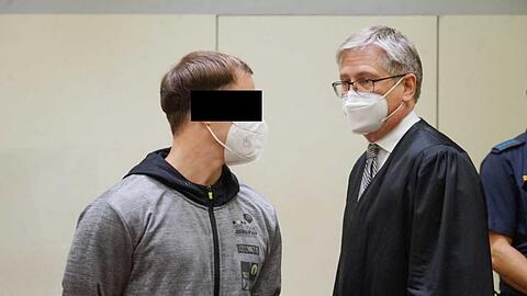 Angeklagter und Anwalt.