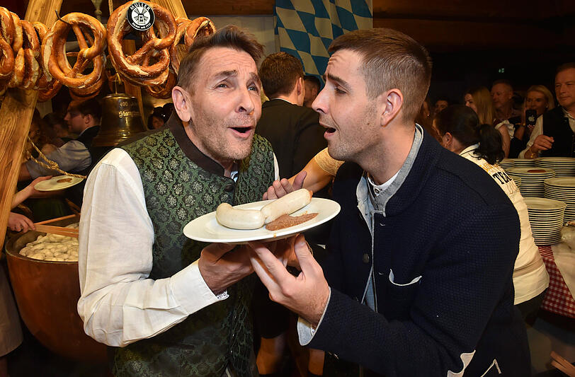 Mark Keller mit Sohn Aaron beim Feiern im Stanglwirt.