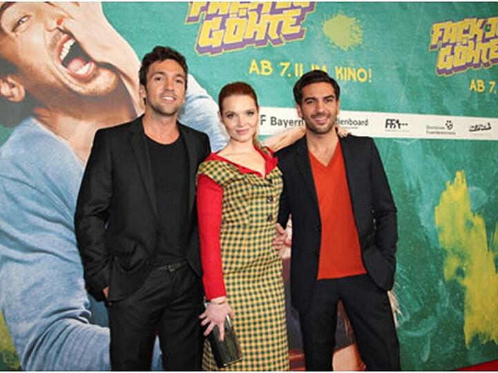 Noch ganz brav bei der Premiere in München: Regisseur Bora Dagtekin mit seinen Stars Karoline Herfurth und Elyas M'Barek (re.).
