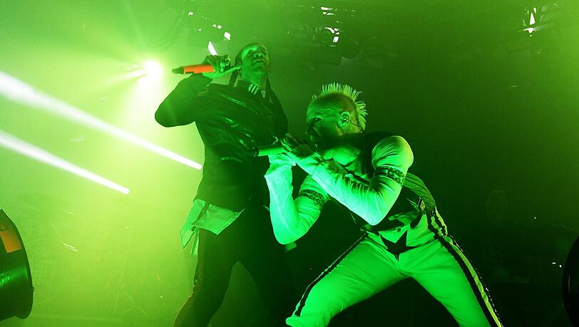 Keith Flint (rechts) und Keith Palmer von The Prodigy versetzen das Publikum in Ekstase. Keith Flint (rechts) und Keith Palmer von The Prodigy versetzen das Publikum in Ekstase.