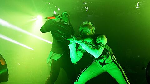 Keith Flint (rechts) und Keith Palmer von The Prodigy versetzen das Publikum in Ekstase.