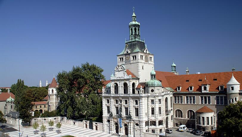 Im Bayerischen Nationalmuseum warten viele interessante Ausstellungen. Im Bayerischen Nationalmuseum warten viele interessante Ausstellungen.
