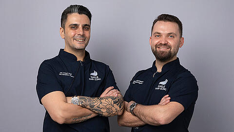 Dr. Mehmet Erdoğan und Dr. Gökay Bilgin, beide sind Mitbegründer der Smile Hair Clinic.