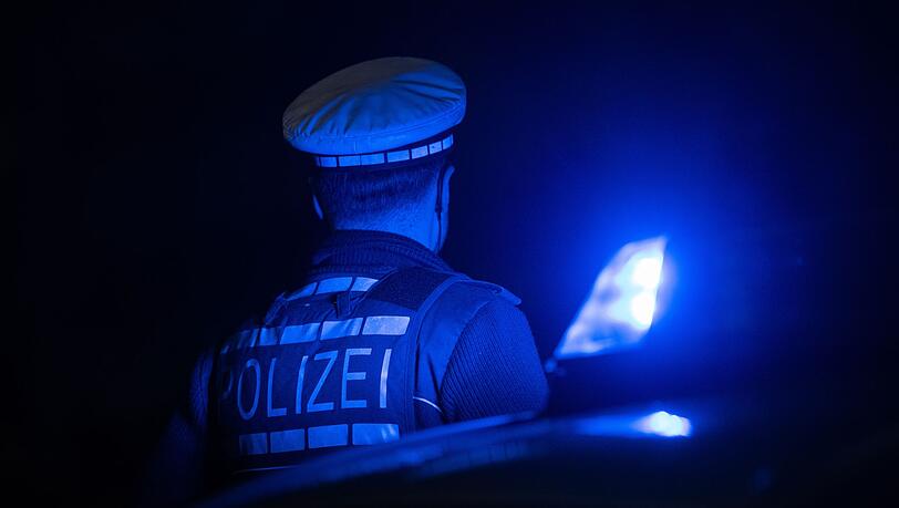 Eine Streife der Polizei entdeckte den Falschfahrer. (Symbolbild)
